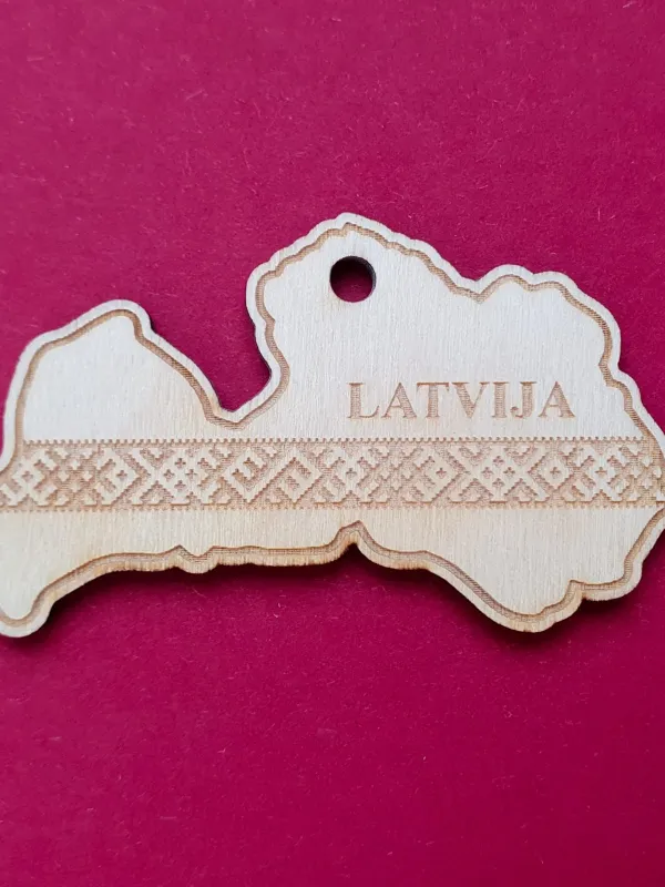 Prece Gravēts koka dekors - Latvija /TIR Attēls