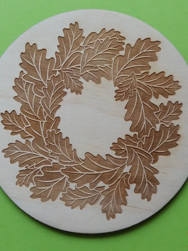 Prece Gravēts koka paliktnis ar rakstu 11x11cm Attēls